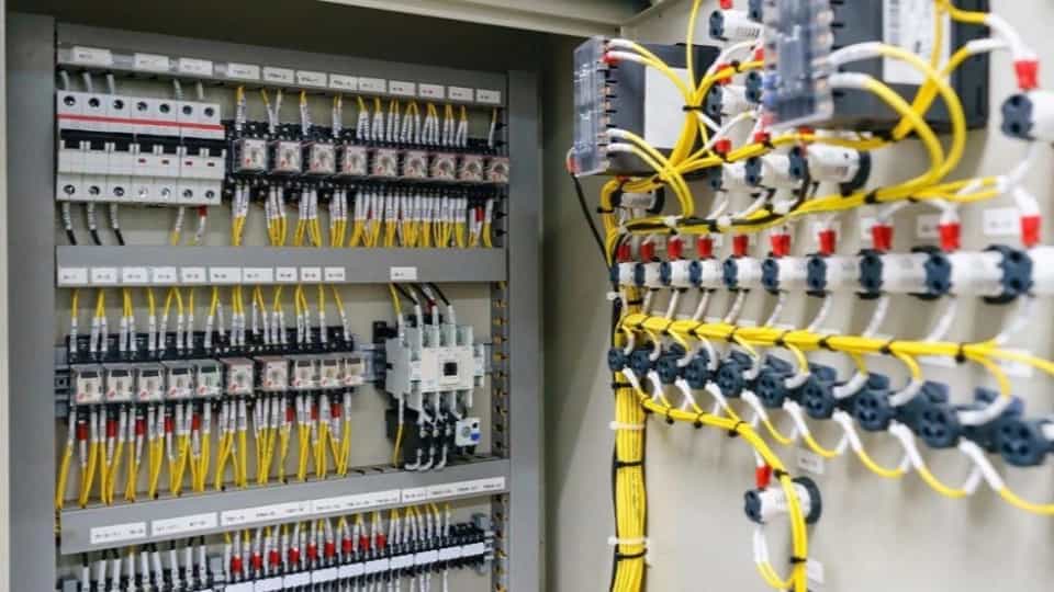 دسته بندی تابلوهای برق صنعتی