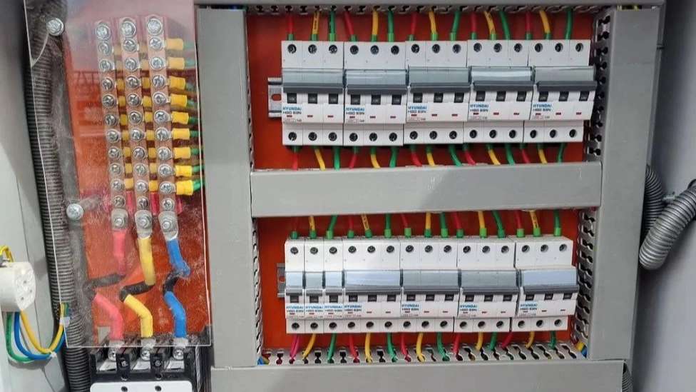 تابلو برق های تبحر صنعت